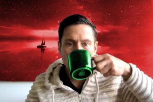 xmas kenn with green mug